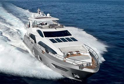 Azimut Grande 100 يخت ديناميكي يحضن المالك، ضيوفه والطاقم